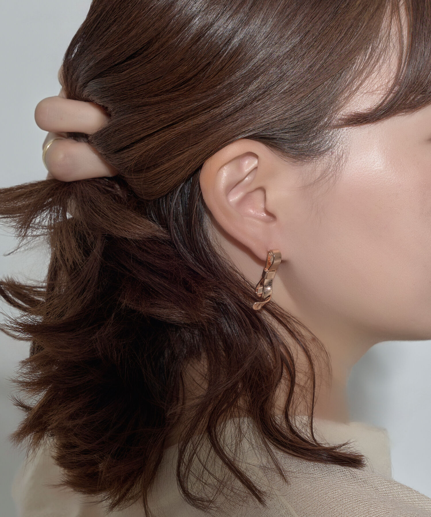 Phoebe「ニュアンスリボンピアス　ローズゴールド」|ピアス|