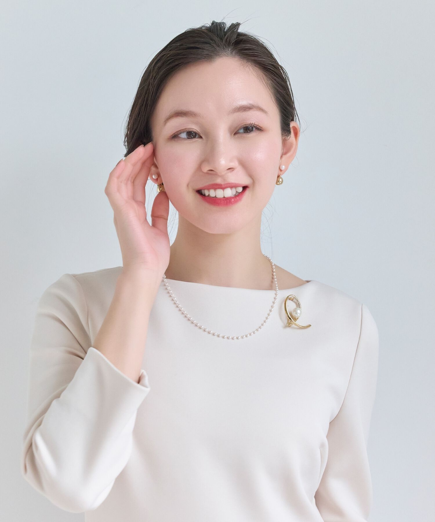 Phoebe「クロスカーブパールビジューブローチ　ゴールド」|ブローチ・コサージュ|