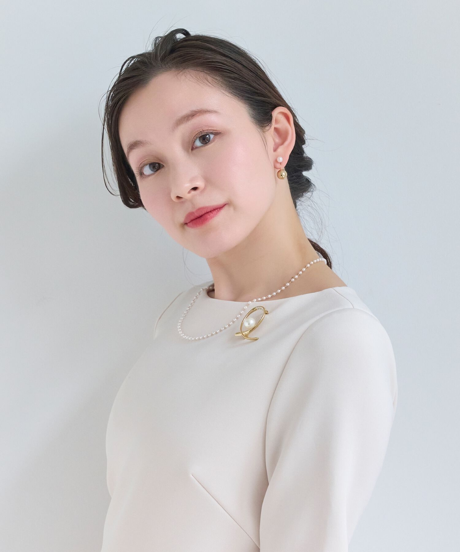 Phoebe「クロスカーブパールビジューブローチ　ゴールド」|ブローチ・コサージュ|