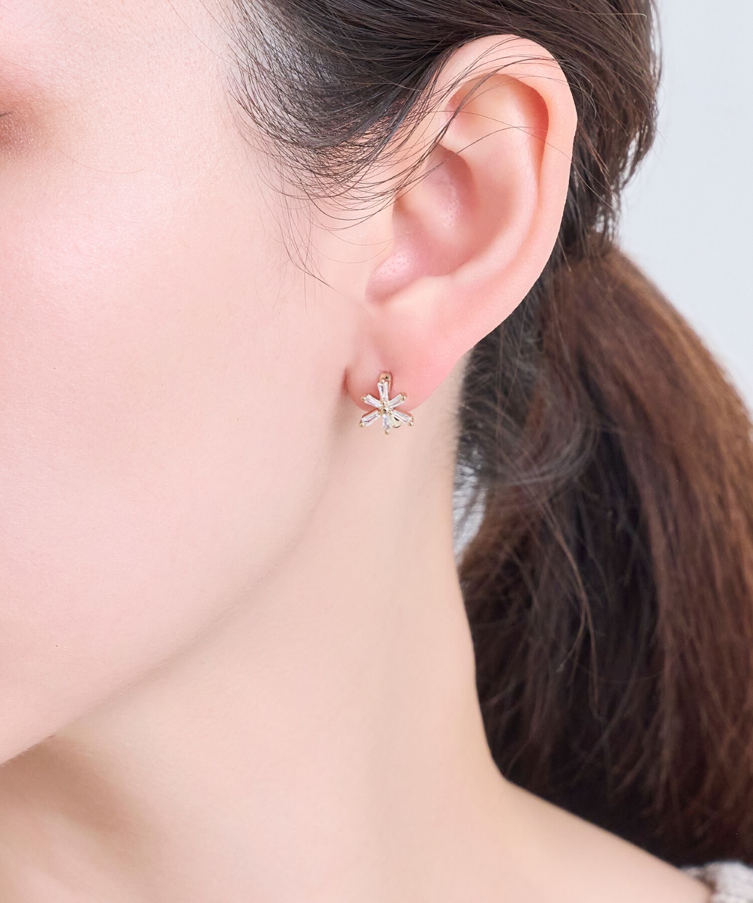 Phoebe「ワンタッチスノーフラークフープピアス」|ピアス|