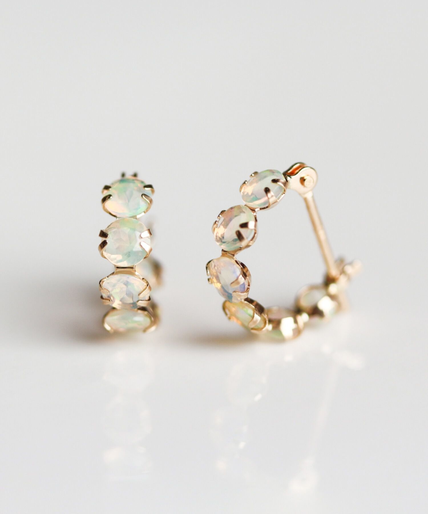  「オパール スナップ フープ ピアス | K10YG」|ピアス|K10 イエローゴールド