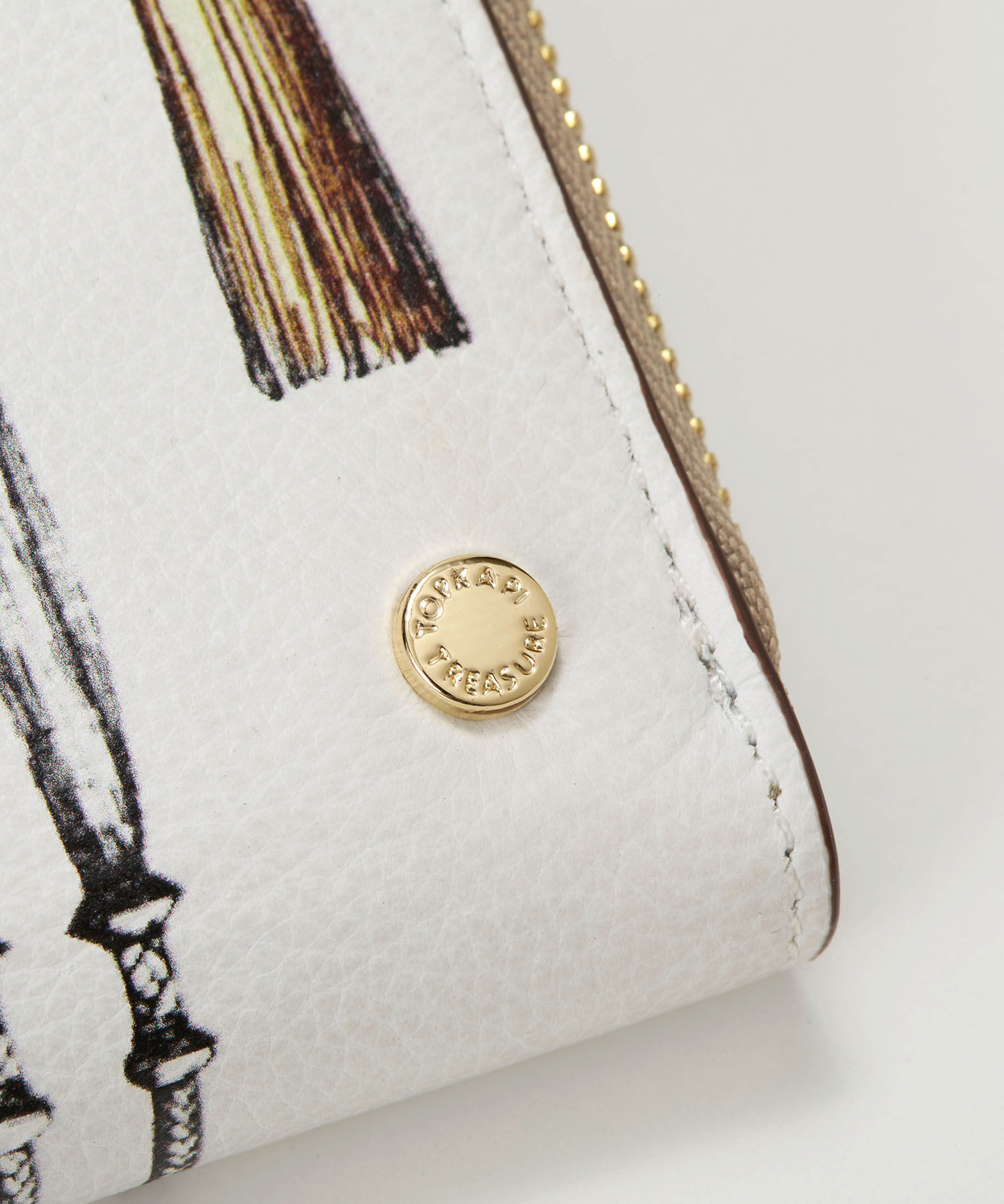 TOPKAPI TREASURE「【TREASURE TOPKAPI】シュリンクレザー タッセル プリント ラウンド 二つ折り財布 / パスポート ケース」|財布|