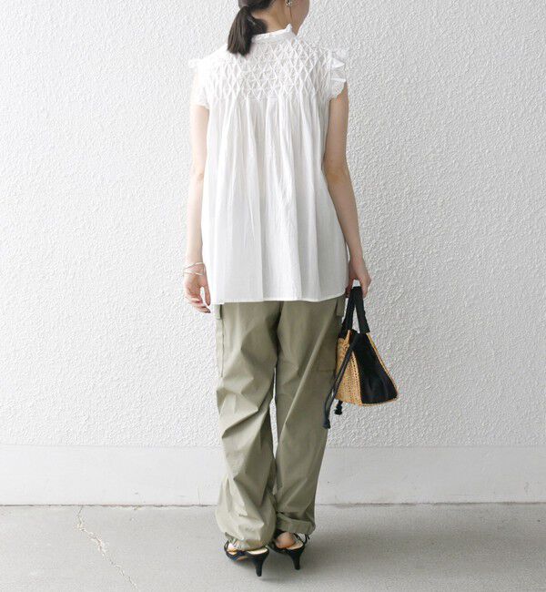 SHIPS any「SHIPS any:〈洗濯機可能〉ハンドスモッキング コットン フリル スタンドカラー ブラウス」|シャツ・ブラウス|