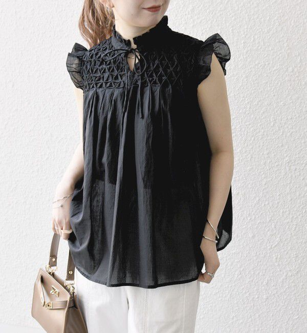 SHIPS any「SHIPS any:〈洗濯機可能〉ハンドスモッキング コットン フリル スタンドカラー ブラウス」|シャツ・ブラウス|