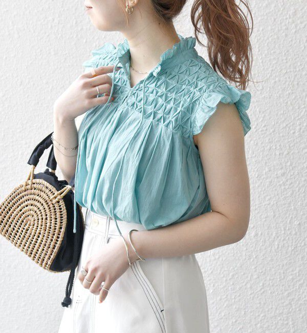SHIPS any「SHIPS any:〈洗濯機可能〉ハンドスモッキング コットン フリル スタンドカラー ブラウス」|シャツ・ブラウス|