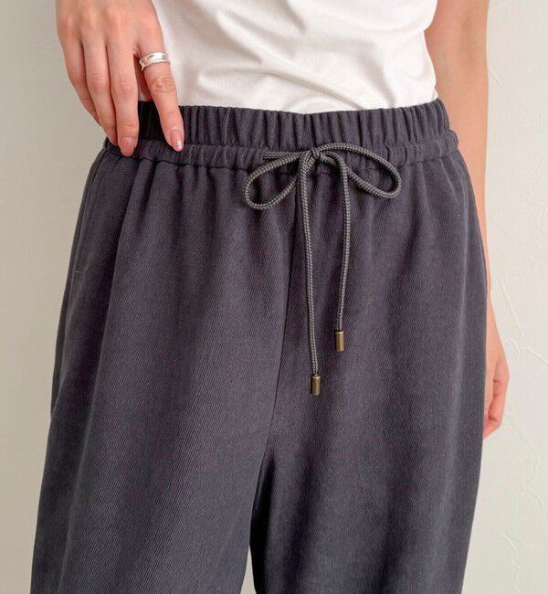 fredy emue「シルキーウォームセミワイドイージーパンツ」|チノ|