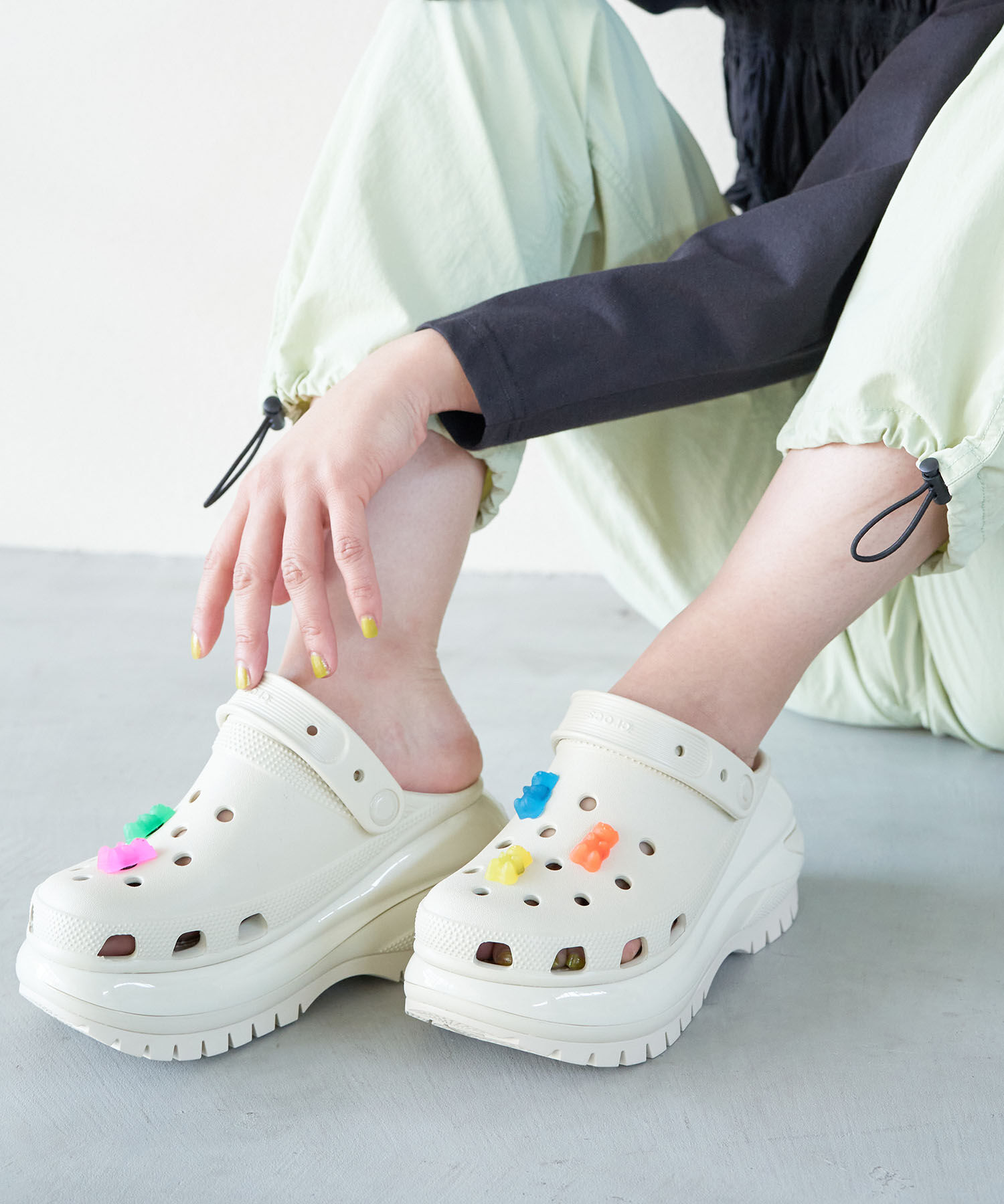 Juze「【crocs】MEGA CRUSH CLOG【WEB限定】」|サンダル|