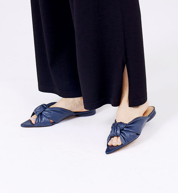 AU BANNISTER「ポインテッドツイストフラットミュール」|サンダル|ネイビー