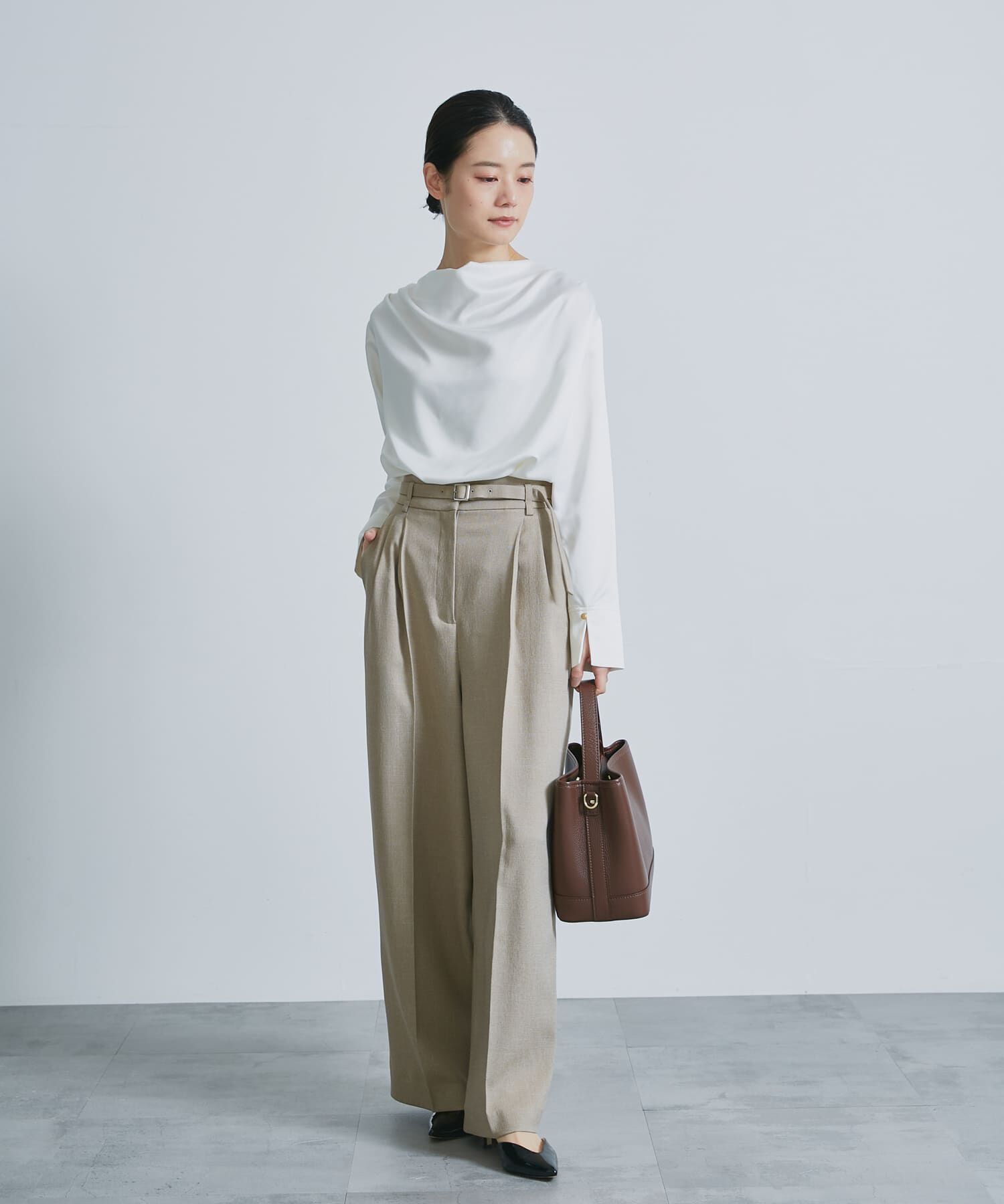 URBAN RESEARCH ROSSO「ドレープネックサテンブラウス」|シャツ・ブラウス|