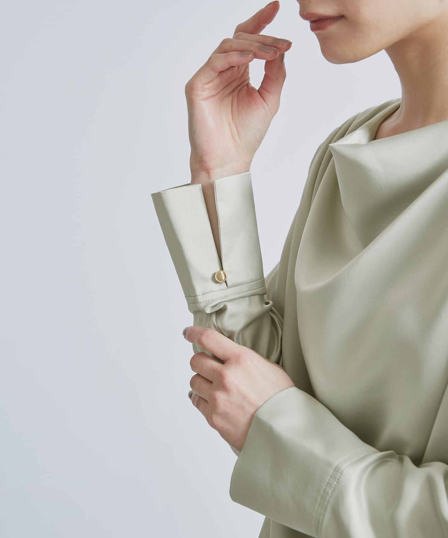 URBAN RESEARCH ROSSO「ドレープネックサテンブラウス」|シャツ・ブラウス|