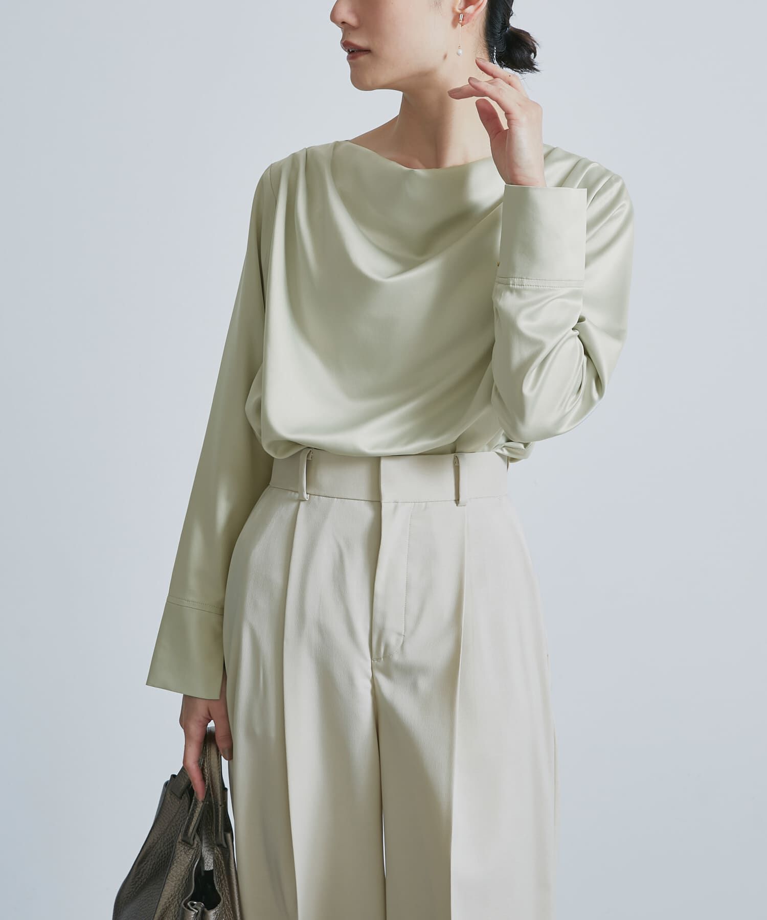 URBAN RESEARCH ROSSO「ドレープネックサテンブラウス」|シャツ・ブラウス|