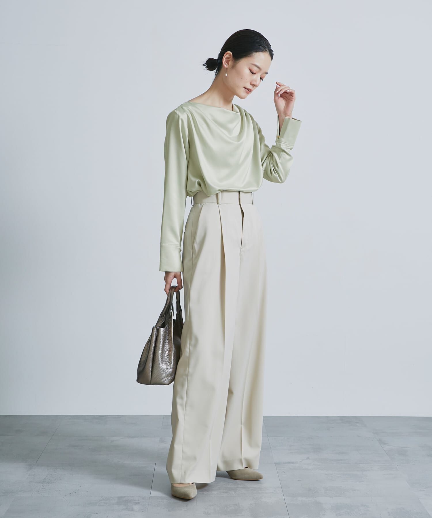 URBAN RESEARCH ROSSO「ドレープネックサテンブラウス」|シャツ・ブラウス|