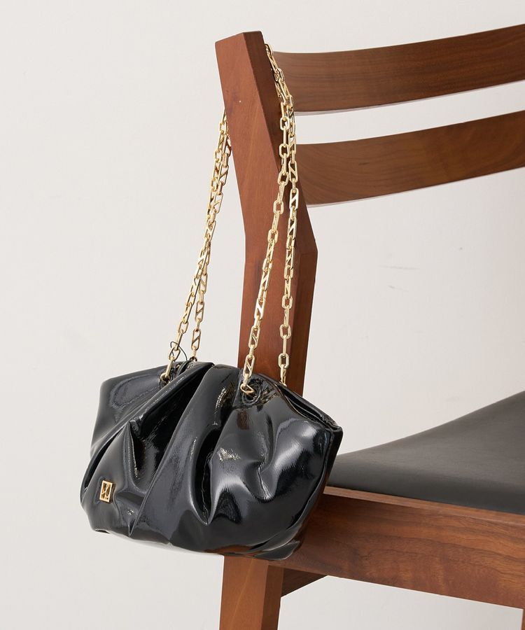 YECCA VECCA「【LE VERNIS】Momo mini bag」|ハンドバッグ|Black