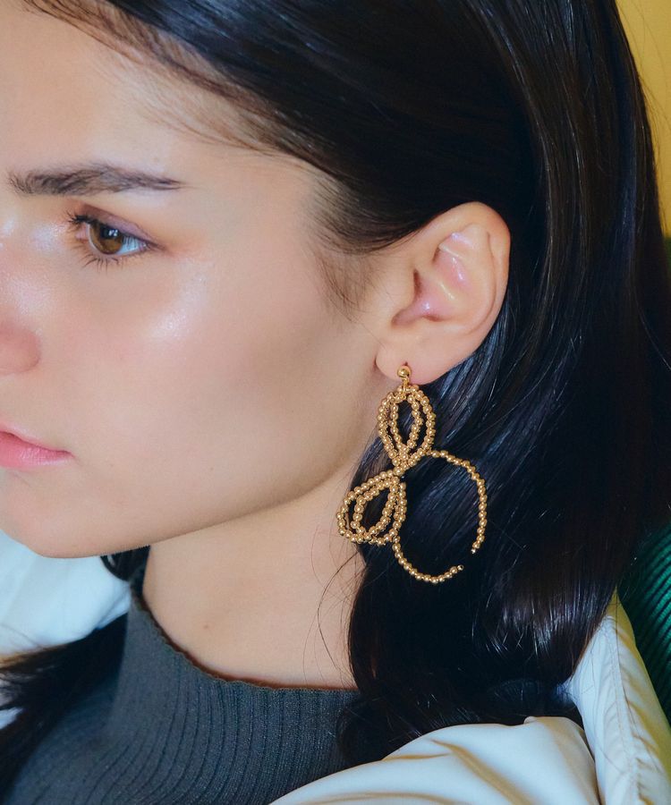 YECCA VECCA「メタルビーズリボンピアス」|ピアス|Gold