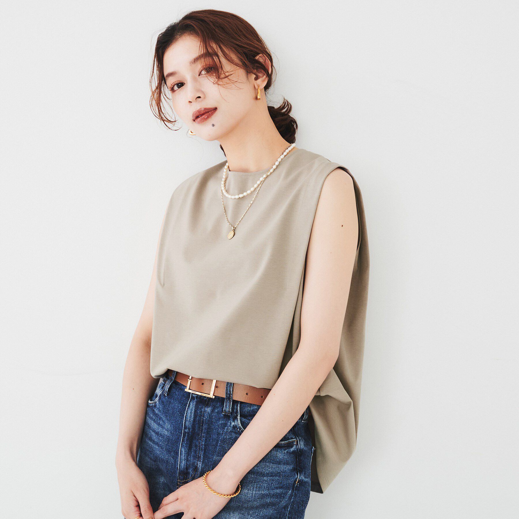 UNTITLED「【二の腕スッキリ/なめらか素材】タックノースリーブ」|Tシャツ・カットソー|