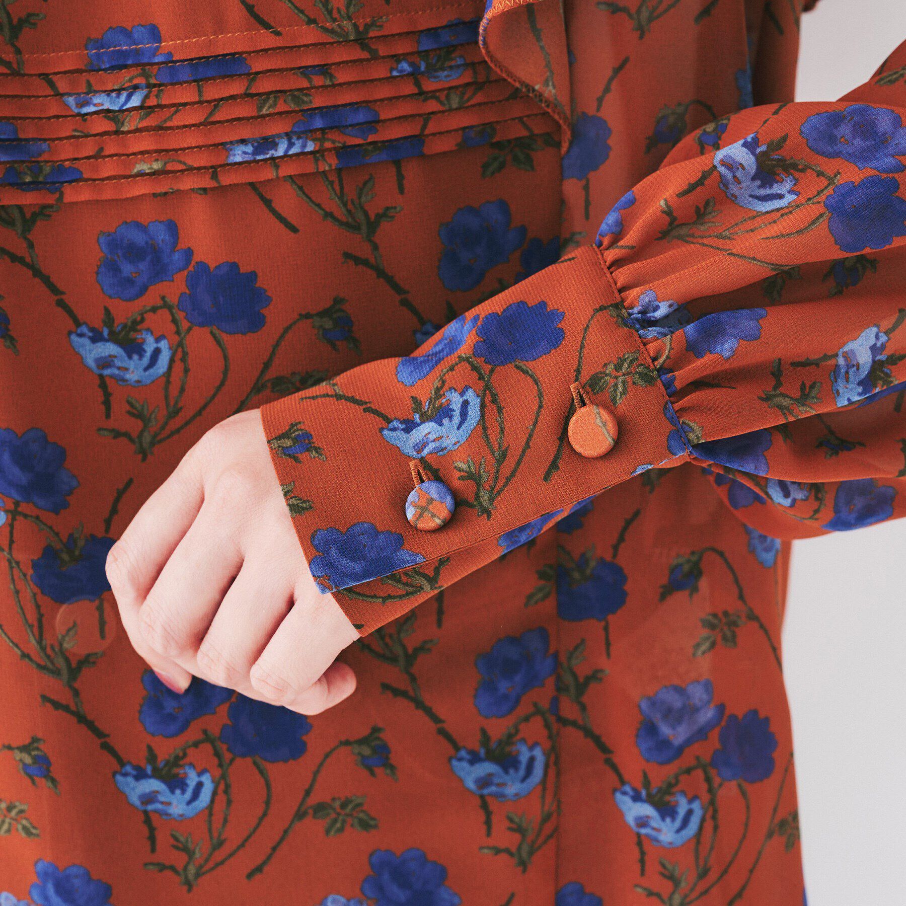 UNTITLED「【セットアップ可能/柄ブラウス】フラワーシフォンブラウス」|シャツ・ブラウス|