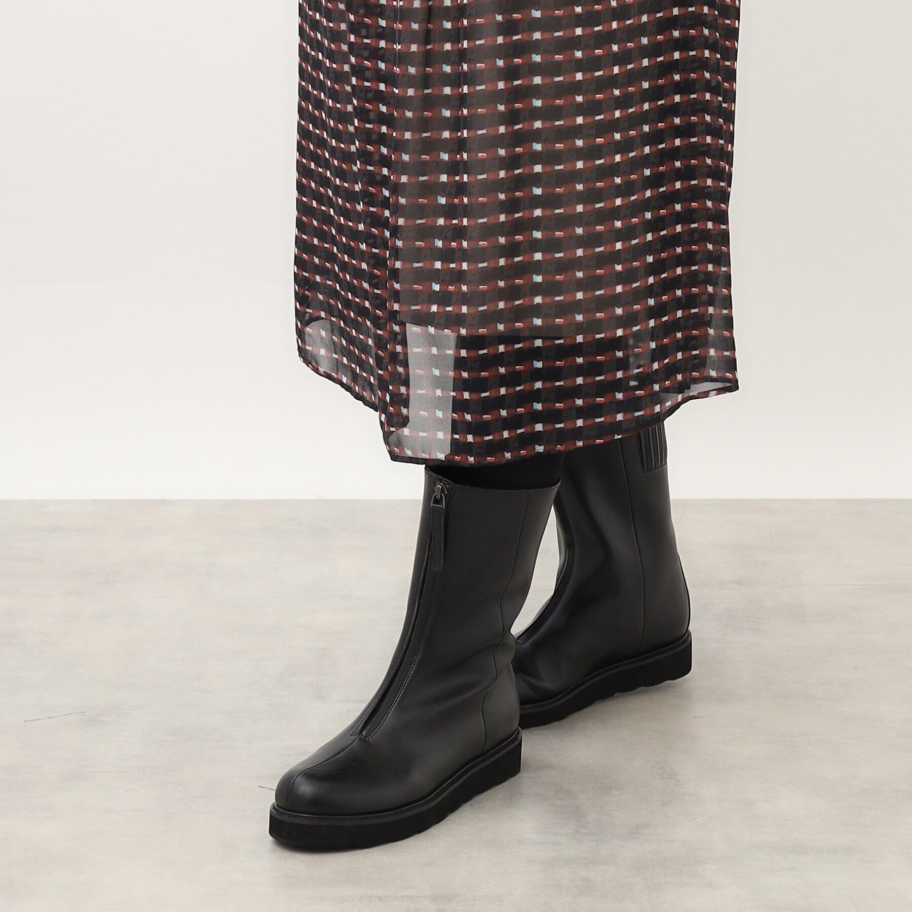 Reflect「【至福の履き心地／トレンドアイテム】フロントジップブーツ」|ショートブーツ|