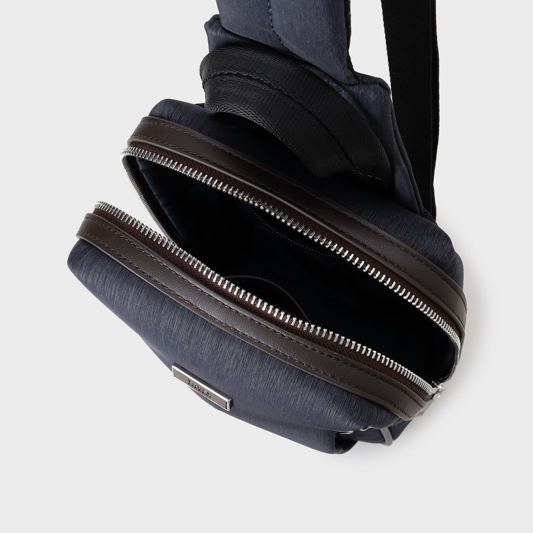 TAKEO KIKUCHI「ヘアラインスリム ワンショルダーバッグ」|ショルダー・メッセンジャー|