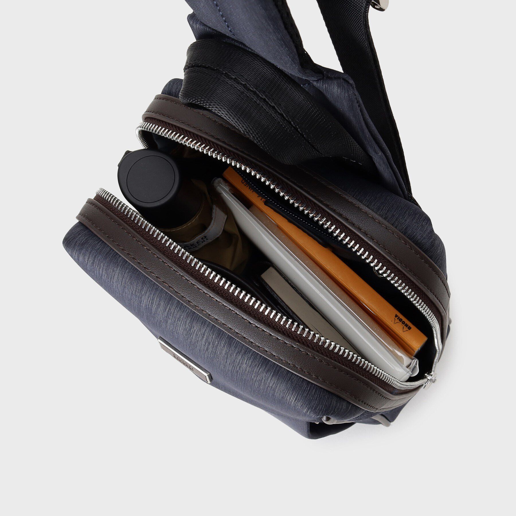 TAKEO KIKUCHI「ヘアラインスリム ワンショルダーバッグ」|ショルダー・メッセンジャー|