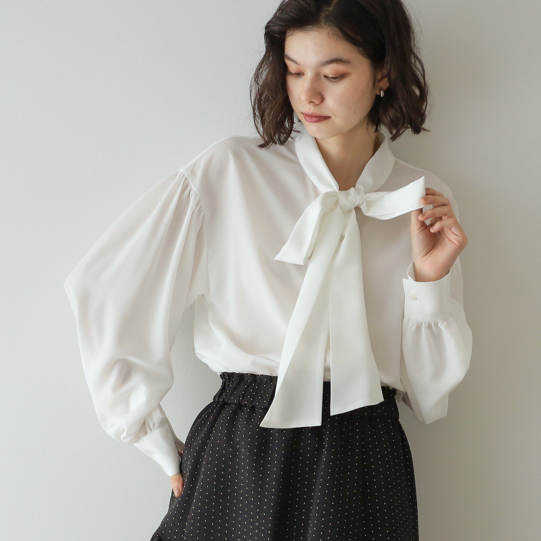 OPAQUE.CLIP「《美人百花掲載》ボリュームボウタイブラウス【洗濯機洗い可】」|シャツ・ブラウス|オフホワイト(003