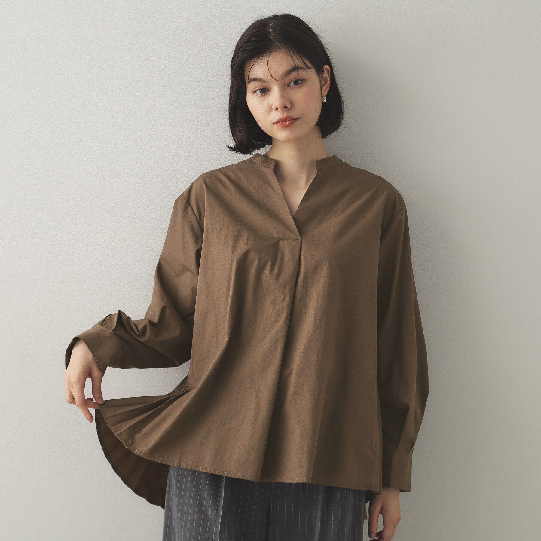 OPAQUE.CLIP「バックプリーツスキッパーシャツ【洗濯機洗い可】」|シャツ・ブラウス|