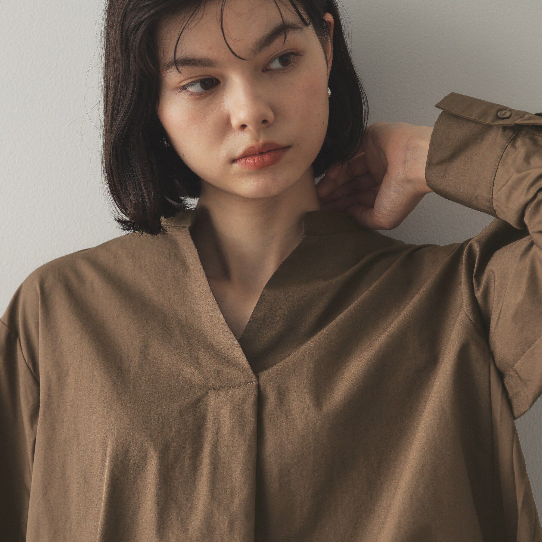 OPAQUE.CLIP「バックプリーツスキッパーシャツ【洗濯機洗い可】」|シャツ・ブラウス|