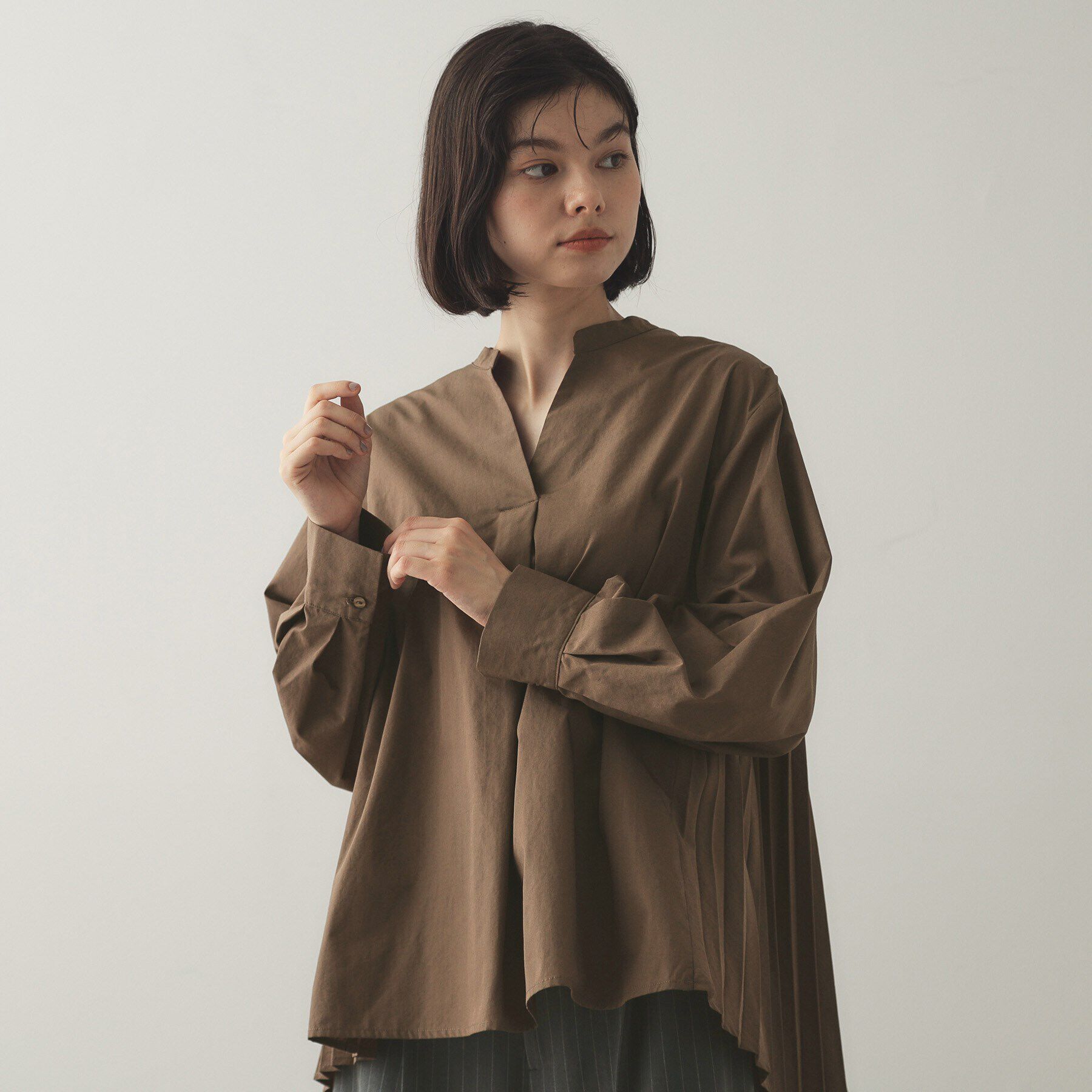 OPAQUE.CLIP「バックプリーツスキッパーシャツ【洗濯機洗い可】」|シャツ・ブラウス|