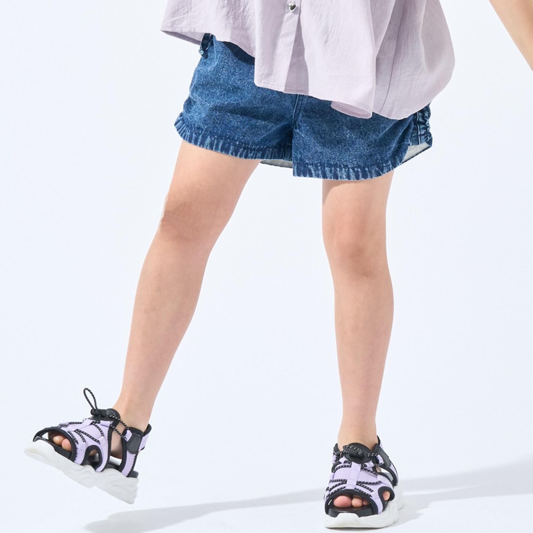 SHOO･LA･RUE「【100-150cm】シャーリングがポイント ケミカルデニムショートパンツ」|キュロット|ブルー(093)