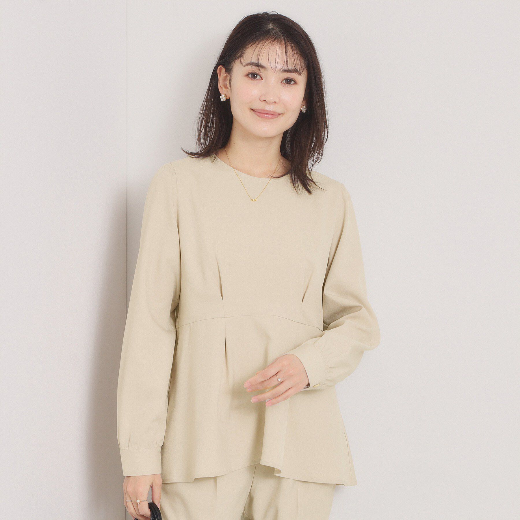 ITS&rsquo;DEMO「ツイルストレッチペプラムブラウス」|シャツ・ブラウス|グレージュ(050)