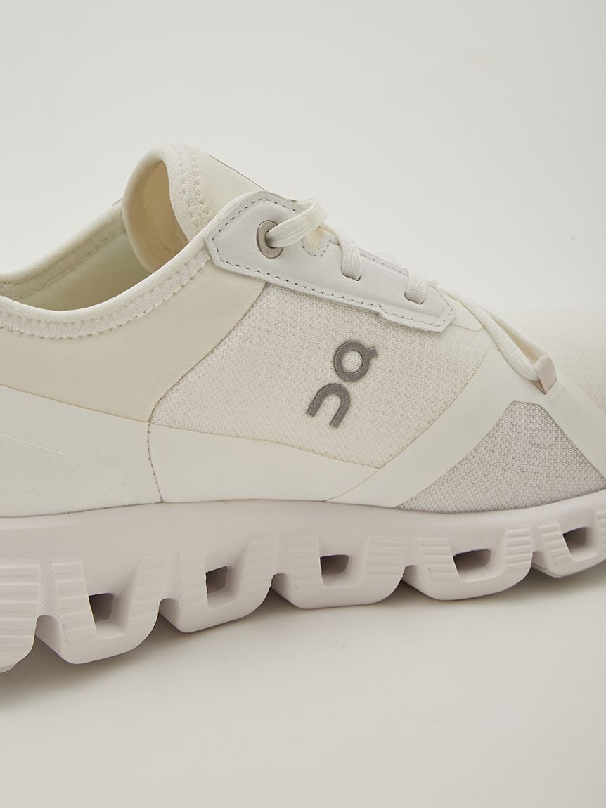 On「【emmi&times;ON】Cloud X 3 AD」|スニーカー|