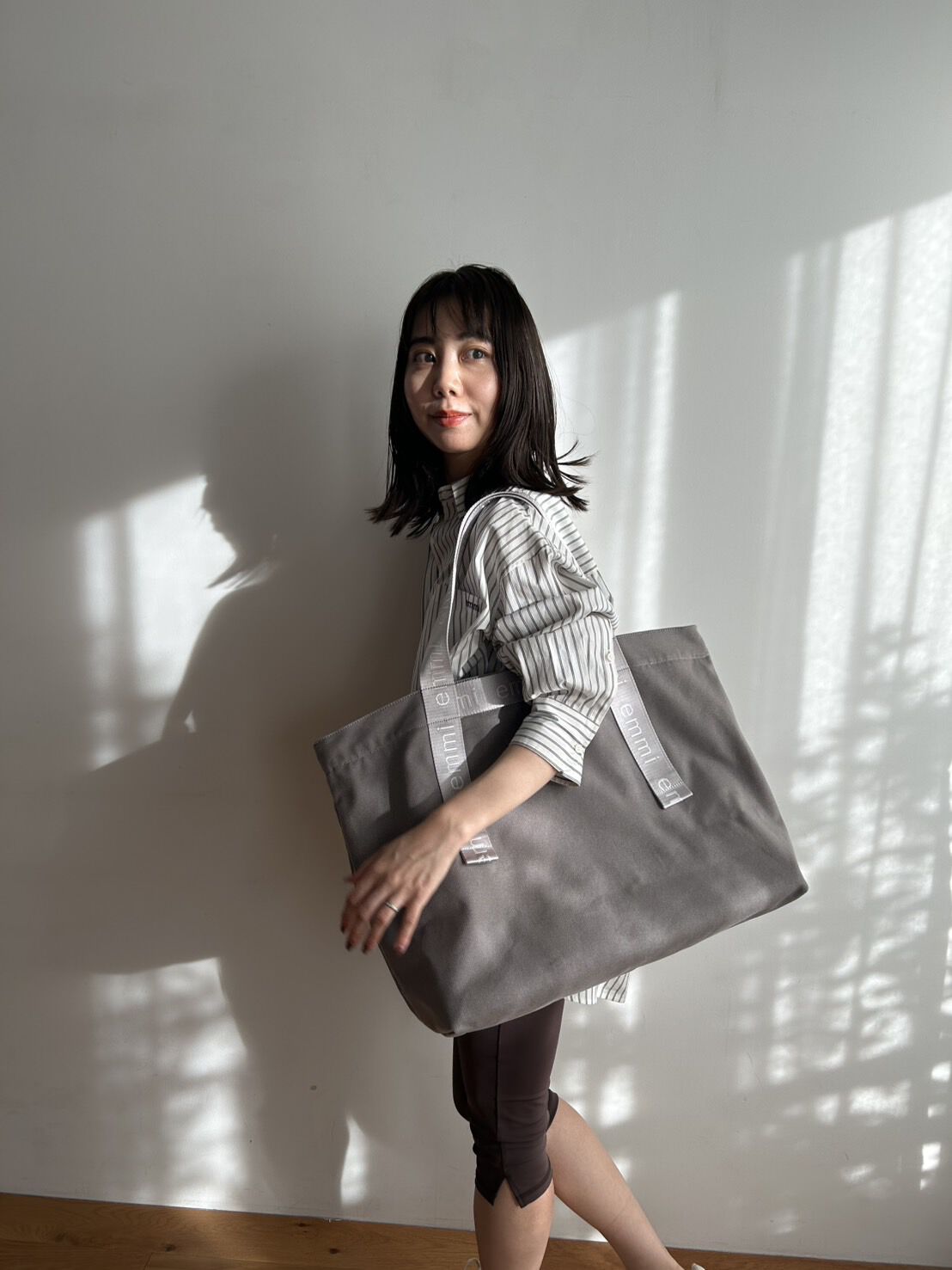 emmi atelier「【10th】【ONLINE限定カラー】emmiロゴビッグトートバッグ」|トートバッグ|