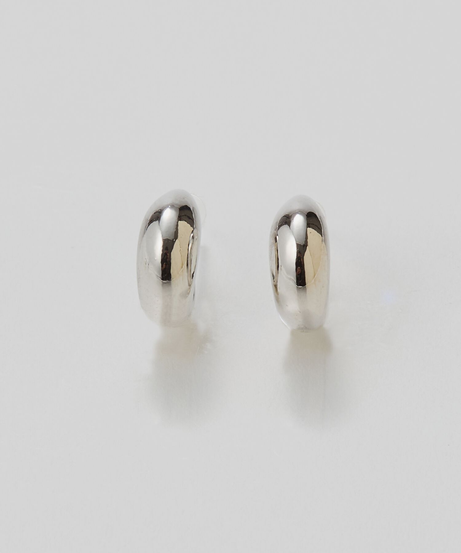 Phoebe「【金属アレルギー対応】ぷっくりフープセラミックピアス　シルバー」|ピアス|シルバー