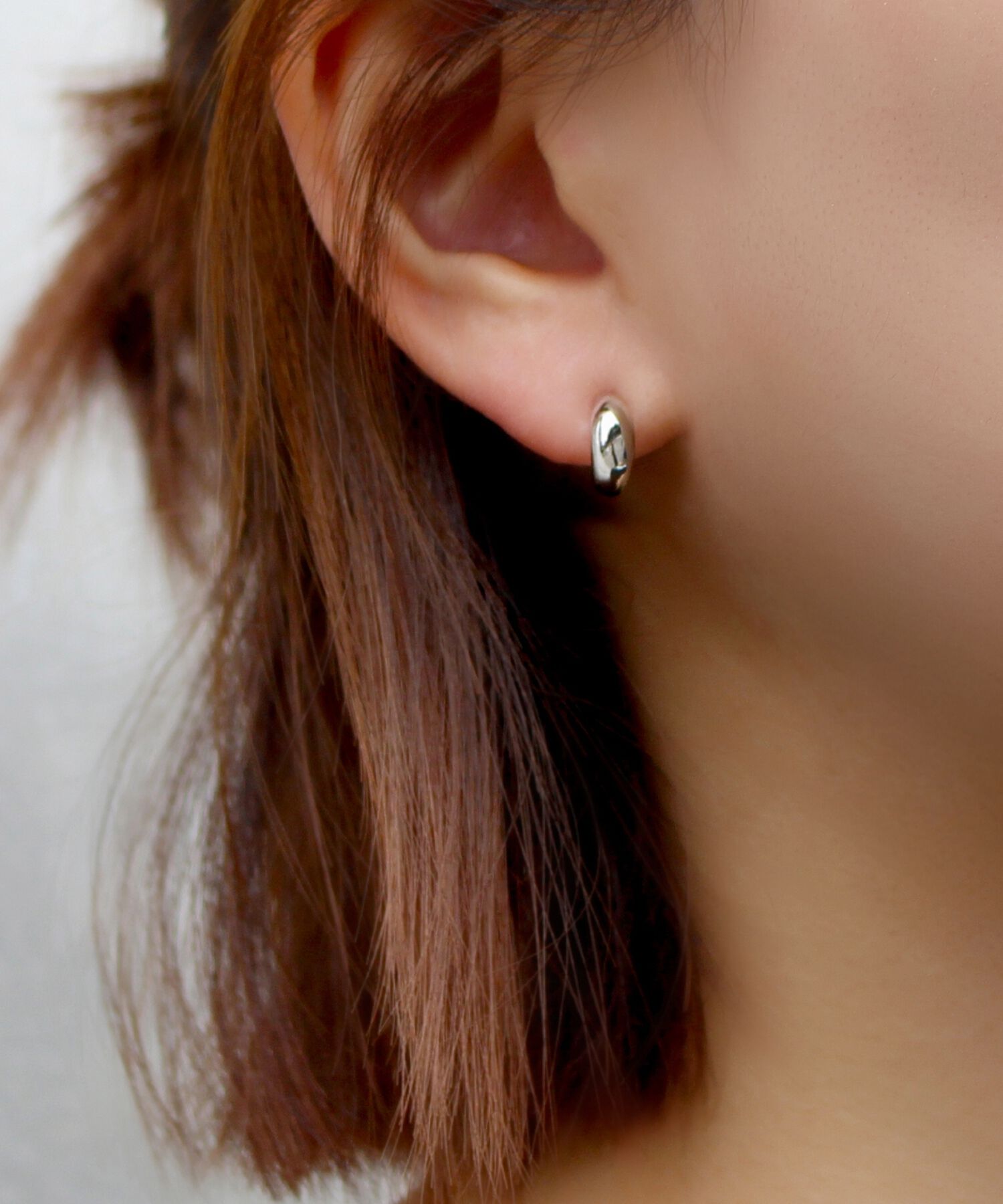 Phoebe「【金属アレルギー対応】ぷっくりフープセラミックピアス　シルバー」|ピアス|