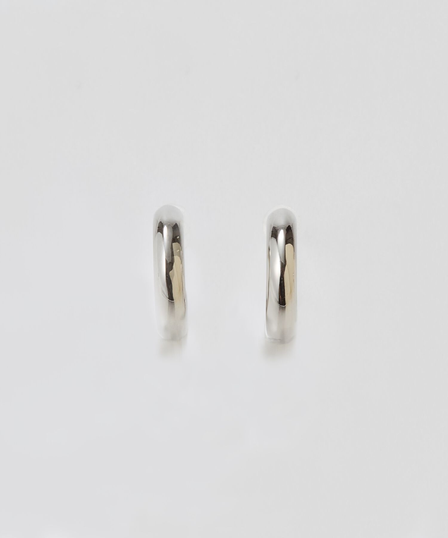 Phoebe「【金属アレルギー対応】シンプルフープスナップセラミックピアス　シルバー」|ピアス|