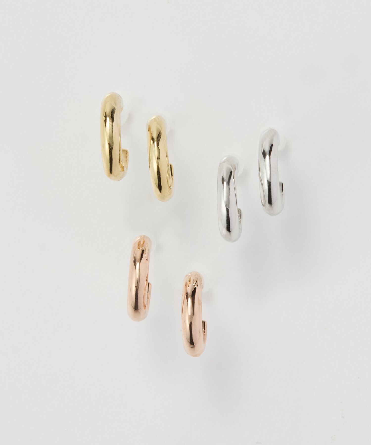 Phoebe「【金属アレルギー対応】シンプルフープスナップセラミックピアス　シルバー」|ピアス|