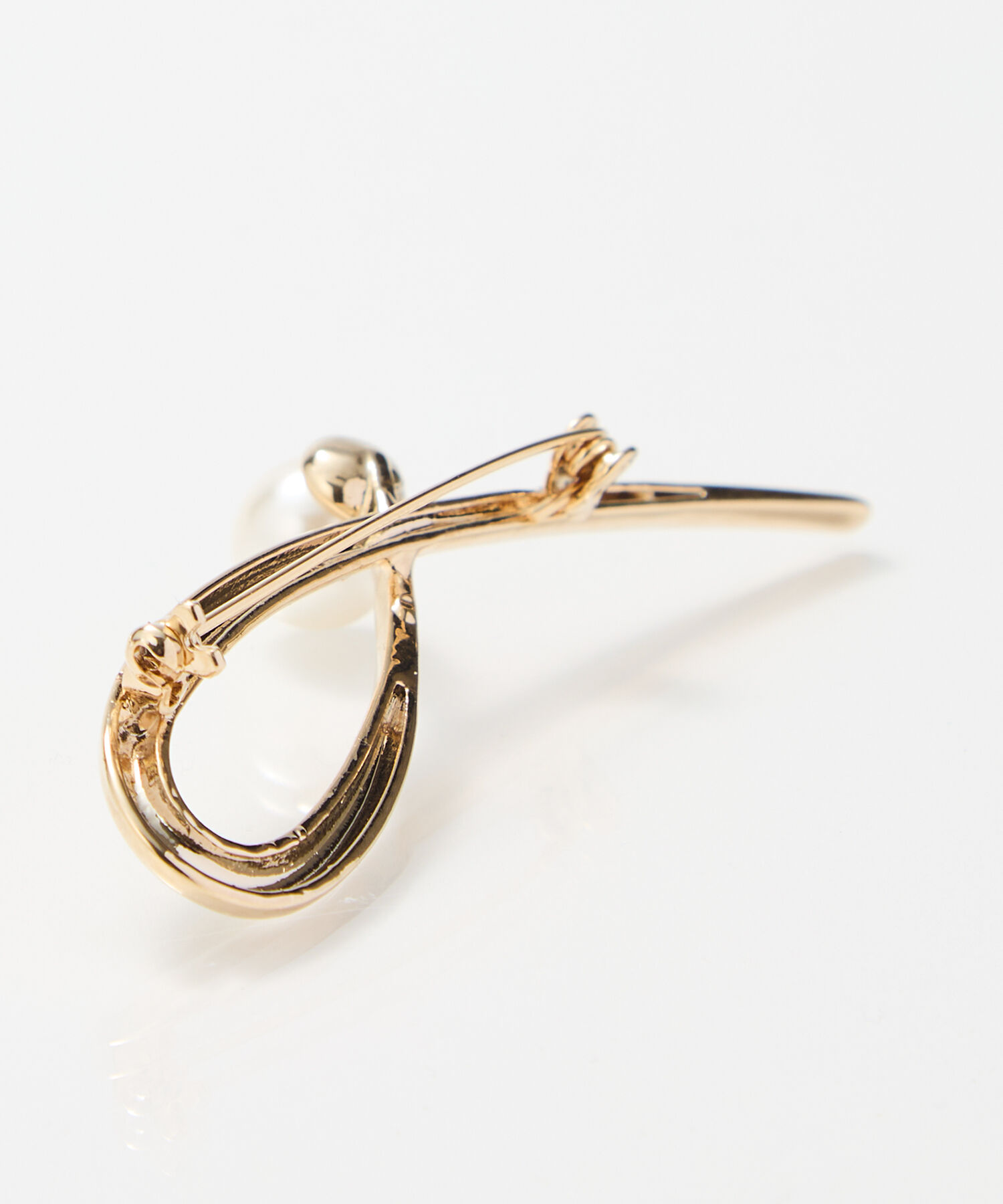 Phoebe「スタイリッシュクロスカーブパールブローチ　ゴールド」|ブローチ・コサージュ|
