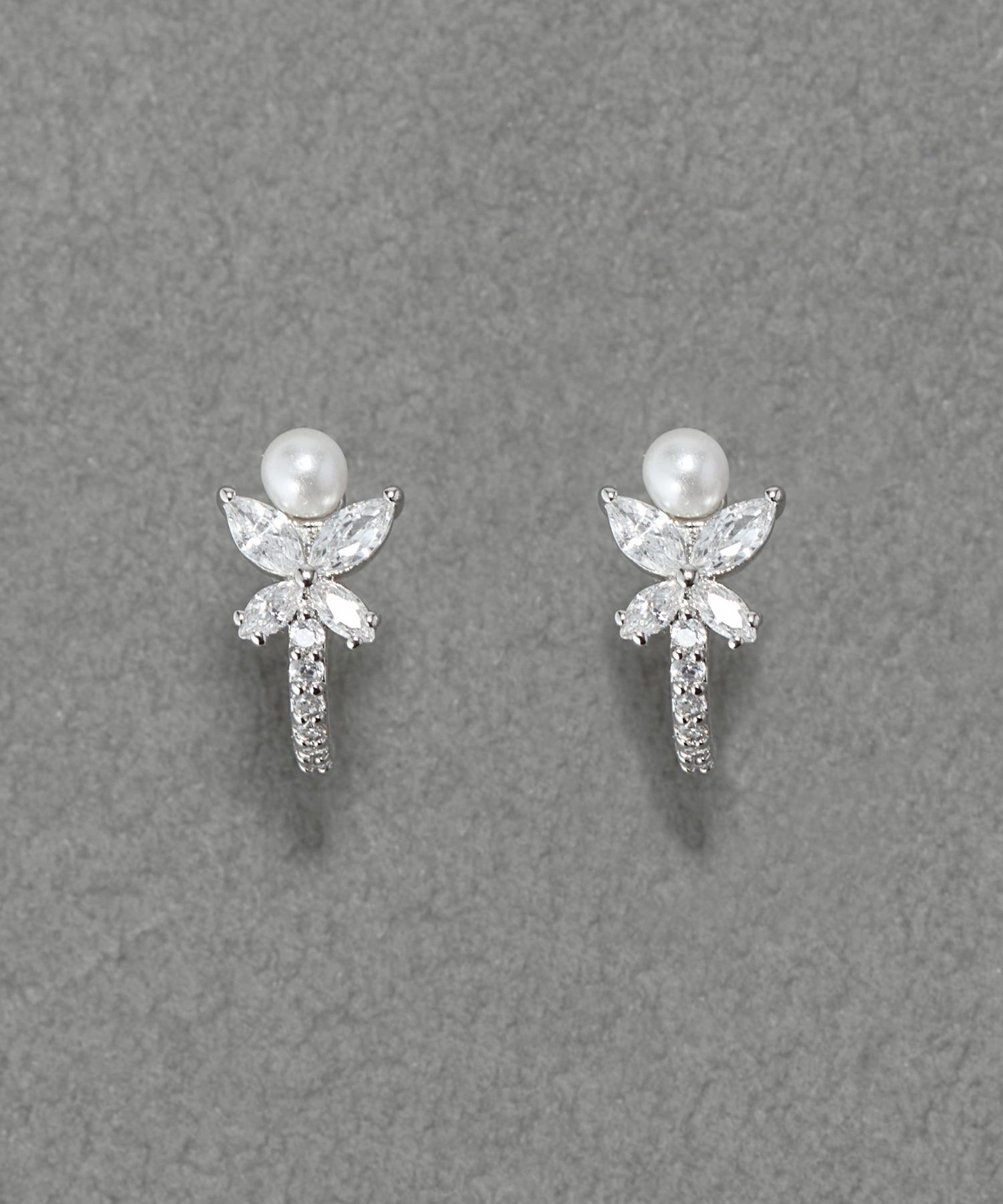 Phoebe「ロマンティックビジューバタフライフープピアス　シルバー」|ピアス|シルバー