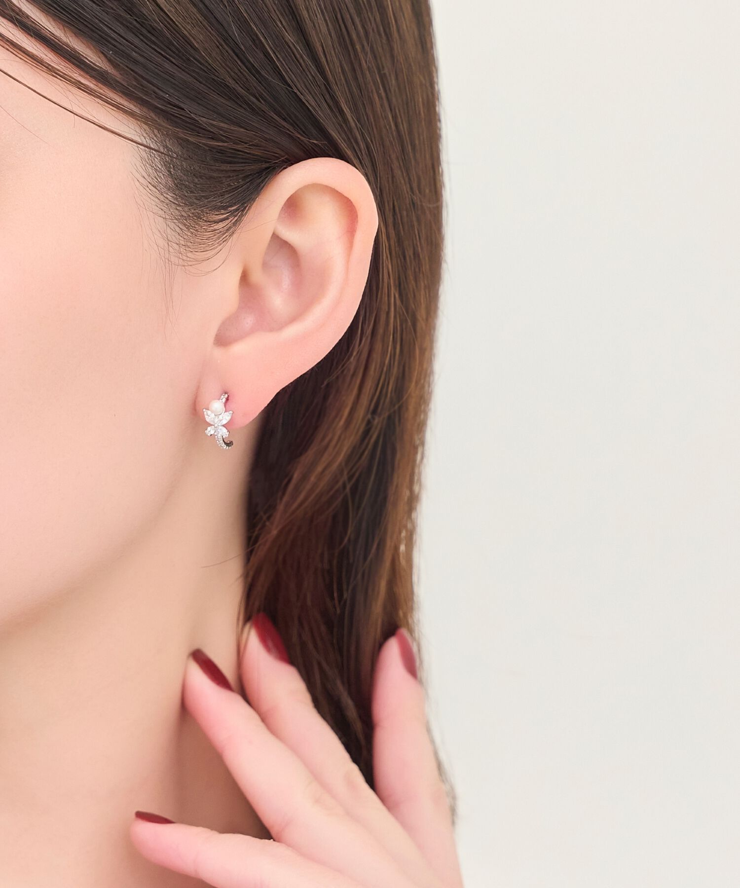 Phoebe「ロマンティックビジューバタフライフープピアス　シルバー」|ピアス|