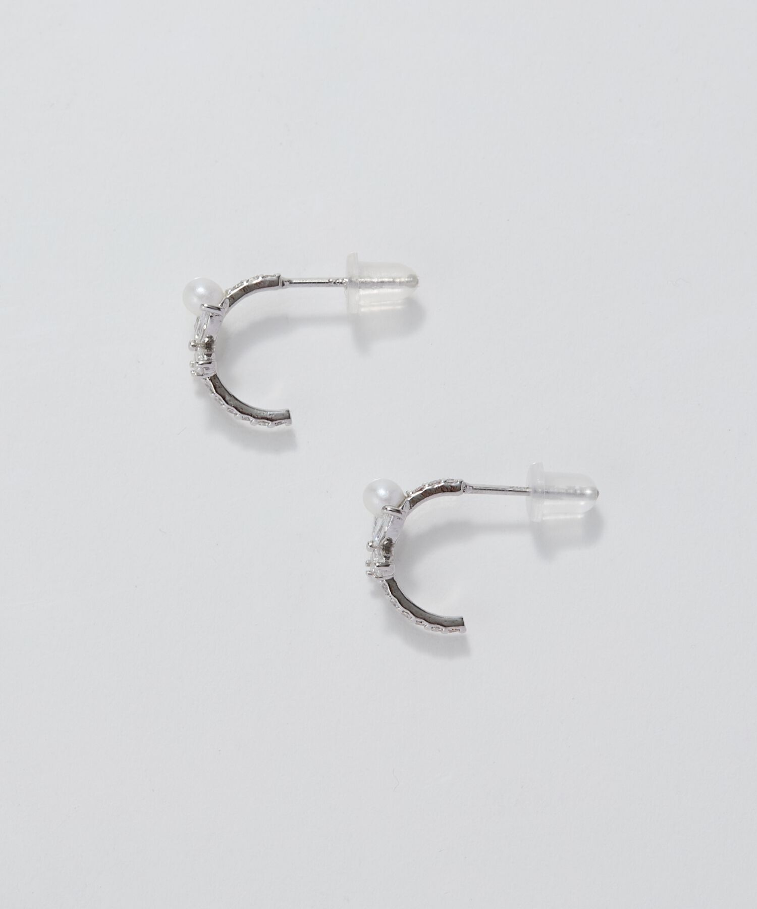 Phoebe「ロマンティックビジューバタフライフープピアス　シルバー」|ピアス|