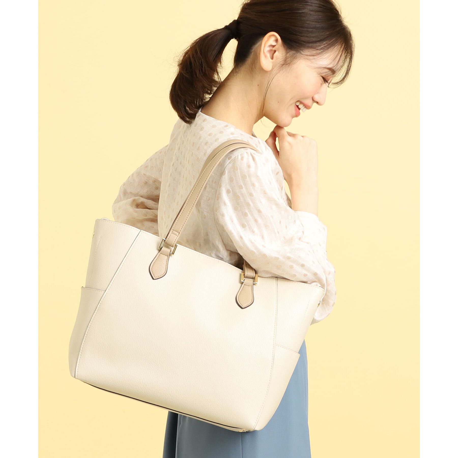 Reflect「【たっぷり収納！あおりポケット／WEB先行カラーあり】A4サイズトートバッグ」|トートバッグ|ライトベージュ(55