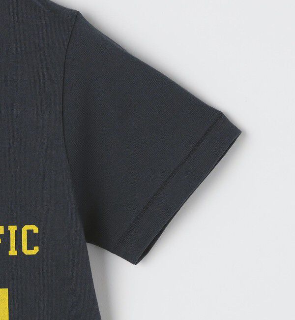 SHIPS any「【SHIPS any別注】Collegiate Pacific:〈洗濯機可能〉Vガゼット プリント & 刺繍 Tシャツ<KIDS>」|Tシャツ・カットソー|