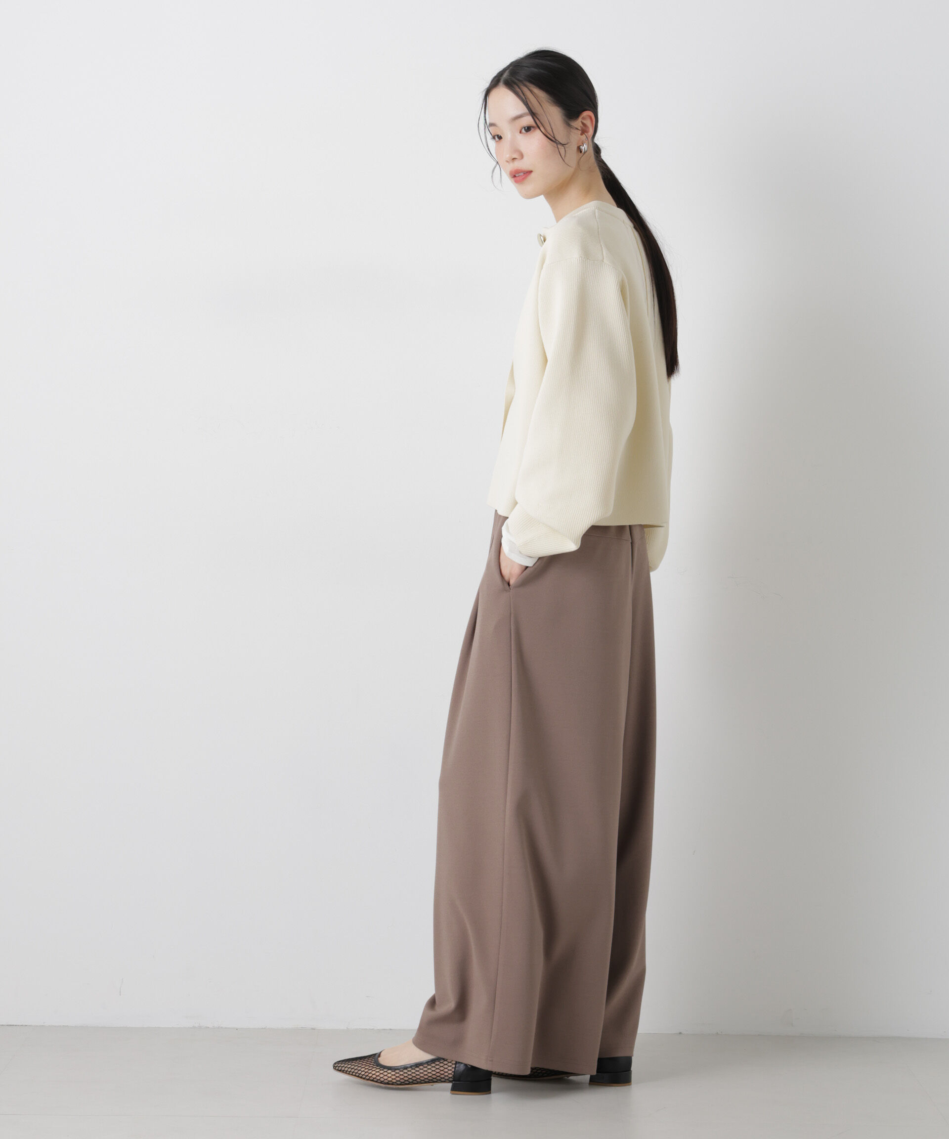 nano･universe「タックワイドカットジョーゼットパンツ」|チノ|