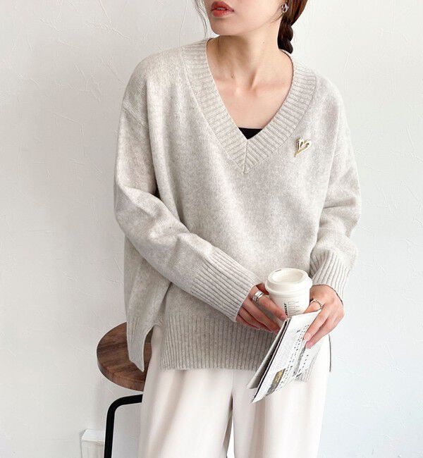 fredy emue「CASHMILE WOOL Vネックプルオーバー（ブローチ付き）」|ニット・セーター|