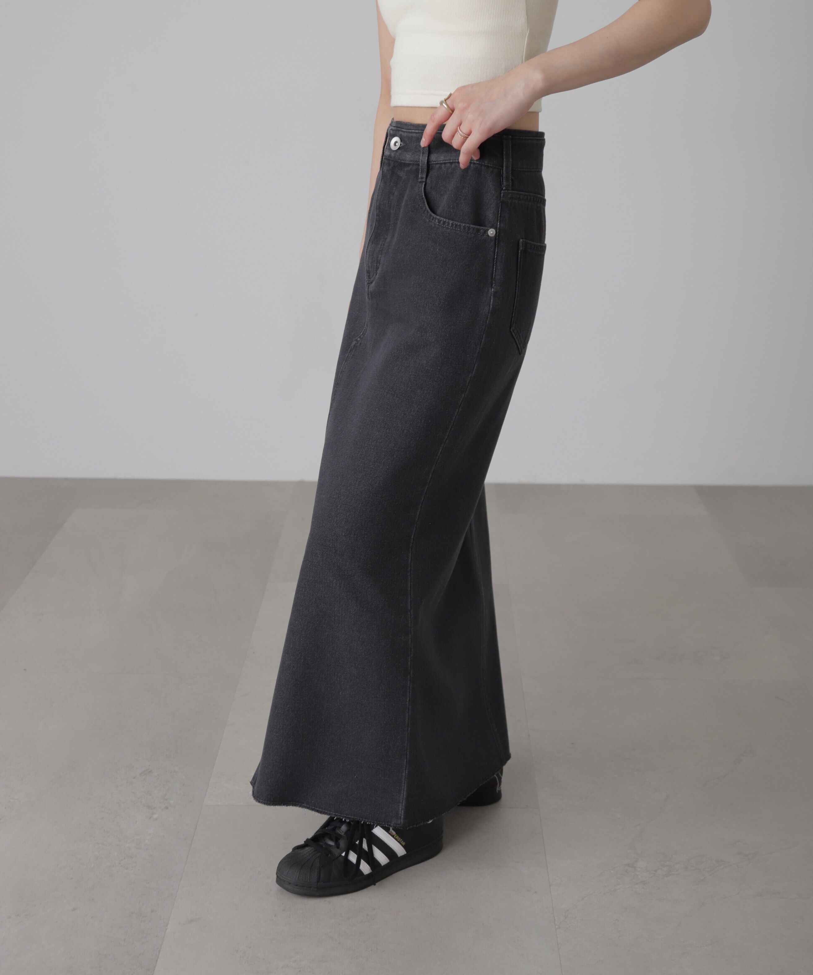  「フロントスリットナローデニムスカート」|スカート|