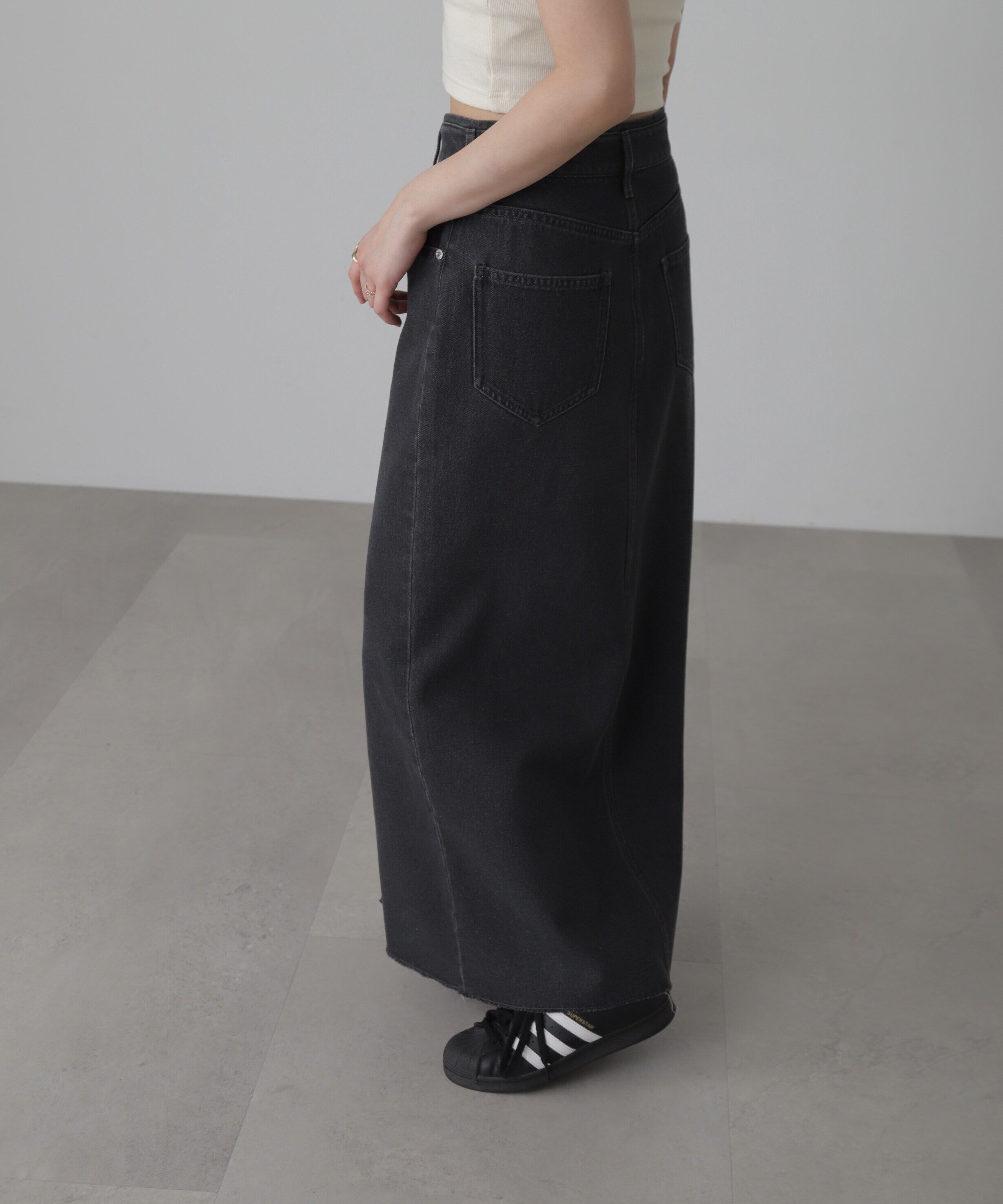  「フロントスリットナローデニムスカート」|スカート|