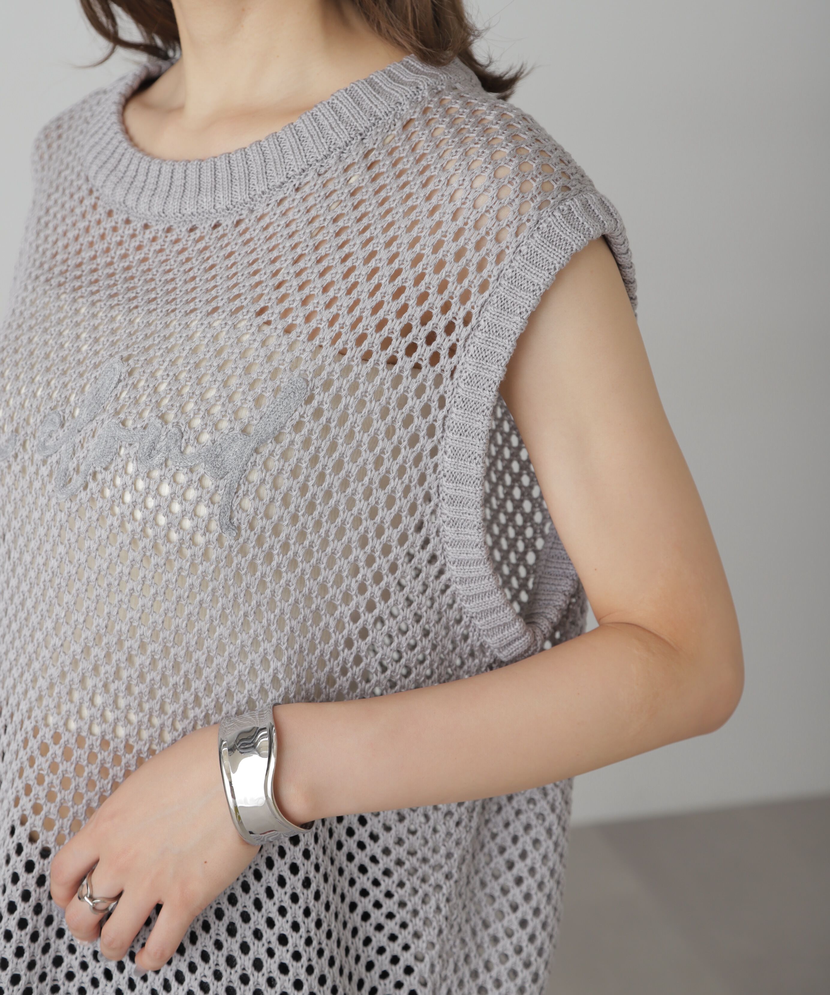  「メッシュロゴニットベスト」|ニット・セーター|