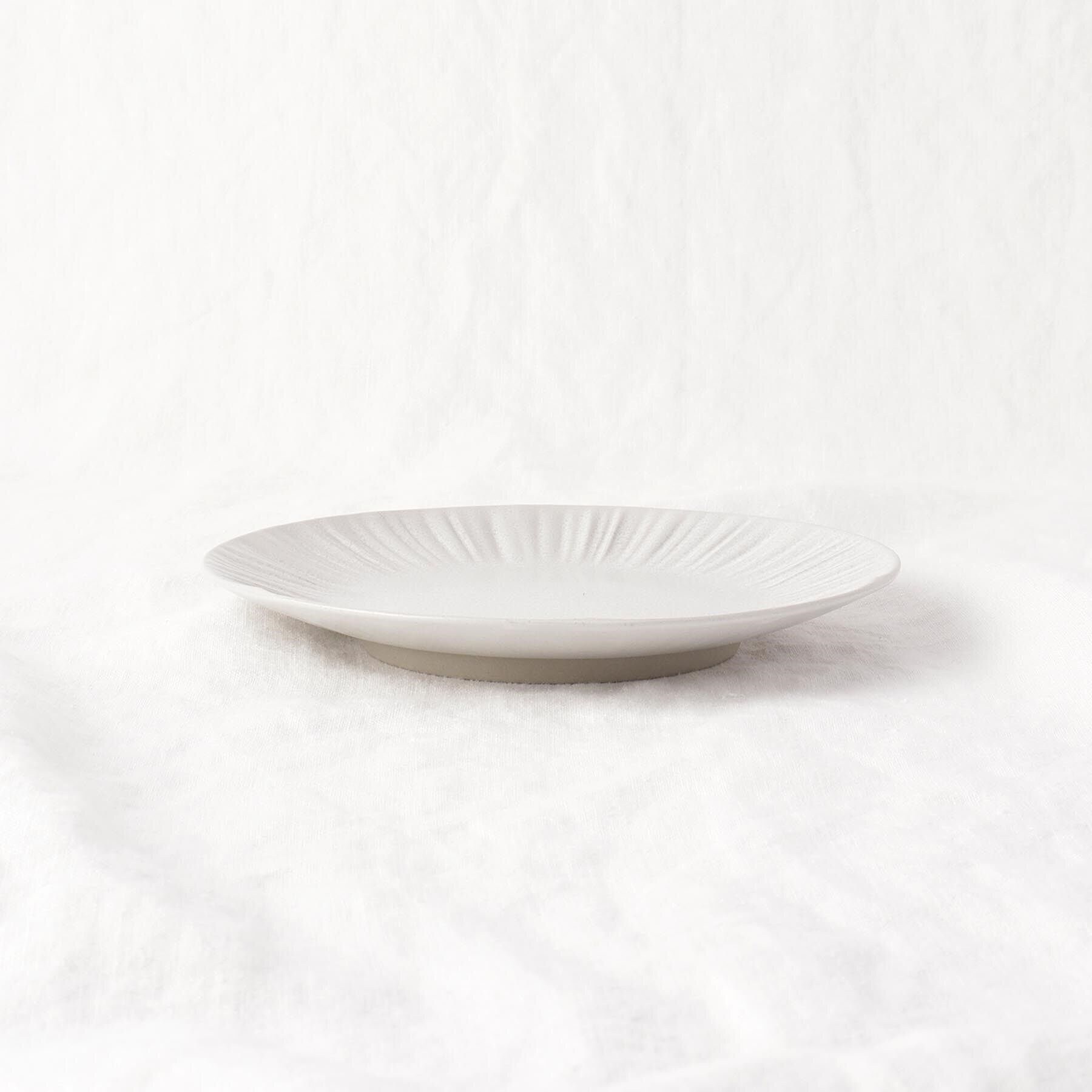 212 KITCHEN STORE「ROOTS 千花 白練 18cmプレート」|食器・キッチングッズ|