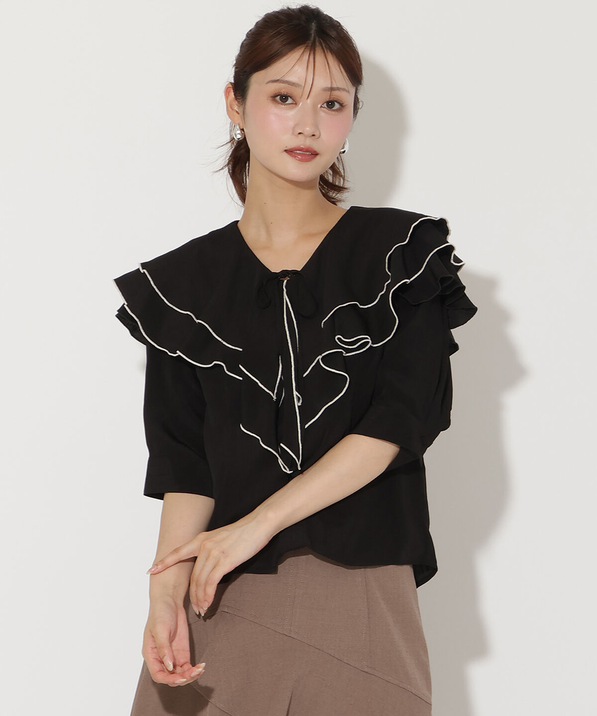 アンドクチュール「ラッフルハーフスリーブブラウス」|シャツ・ブラウス|