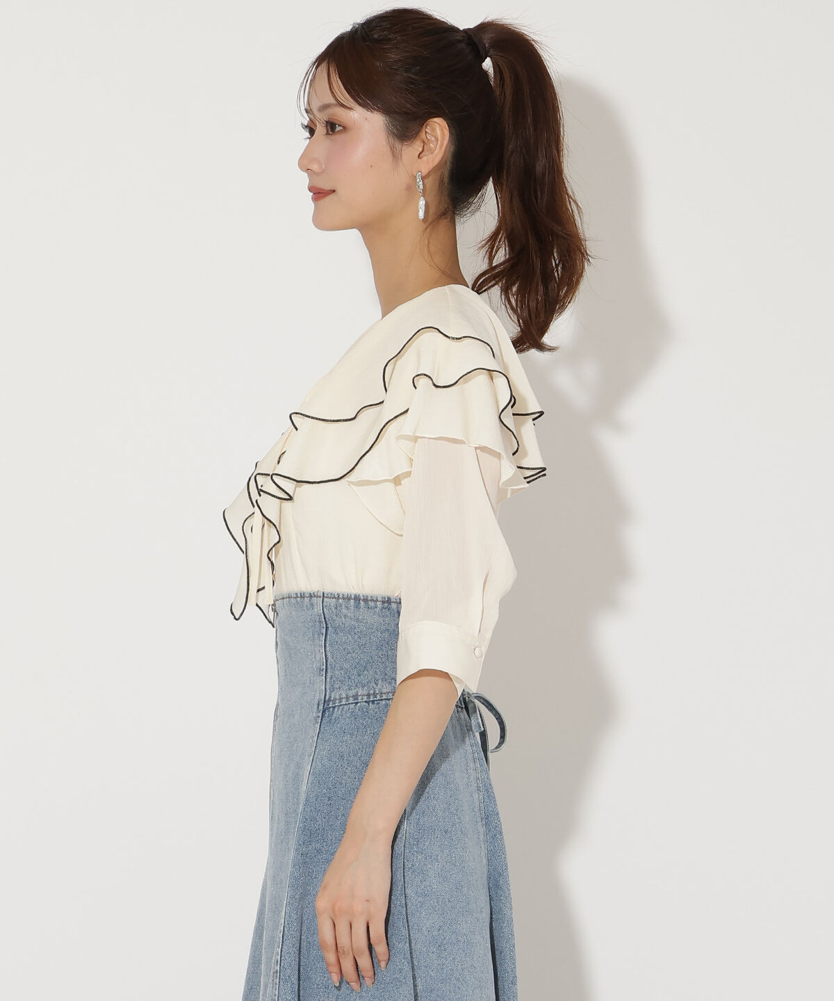 アンドクチュール「ラッフルハーフスリーブブラウス」|シャツ・ブラウス|