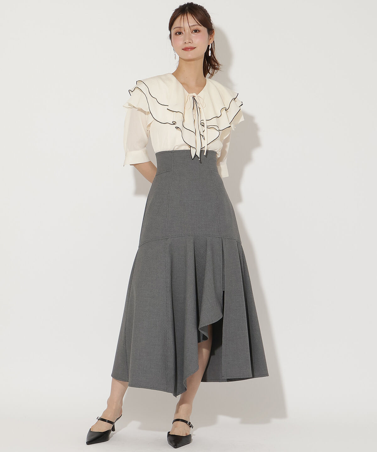 アンドクチュール「ラッフルハーフスリーブブラウス」|シャツ・ブラウス|